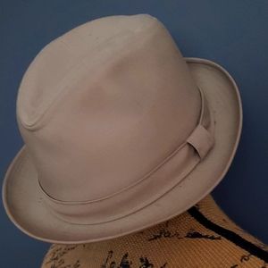 London Fog Fedora HAT size 6 3/4-6 7/8 Small color Beige  Great  Condition